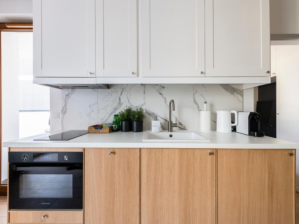 Yoursecondflat Grzybowska Metropoint Варшава Екстериор снимка
